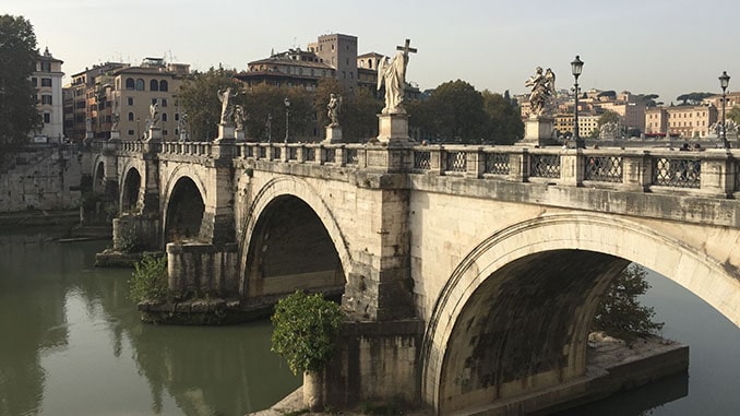 Engelenbrug over de Tiber in Rome.